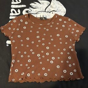 XL crop top for girls, brown with daisys on it, stretchy material